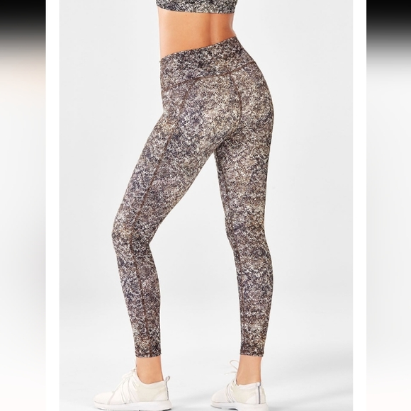 🆕Fabletics Define PowerHold High-Waist 7/8 Leggings Serpentine Print Size Small - Picture 2 of 14